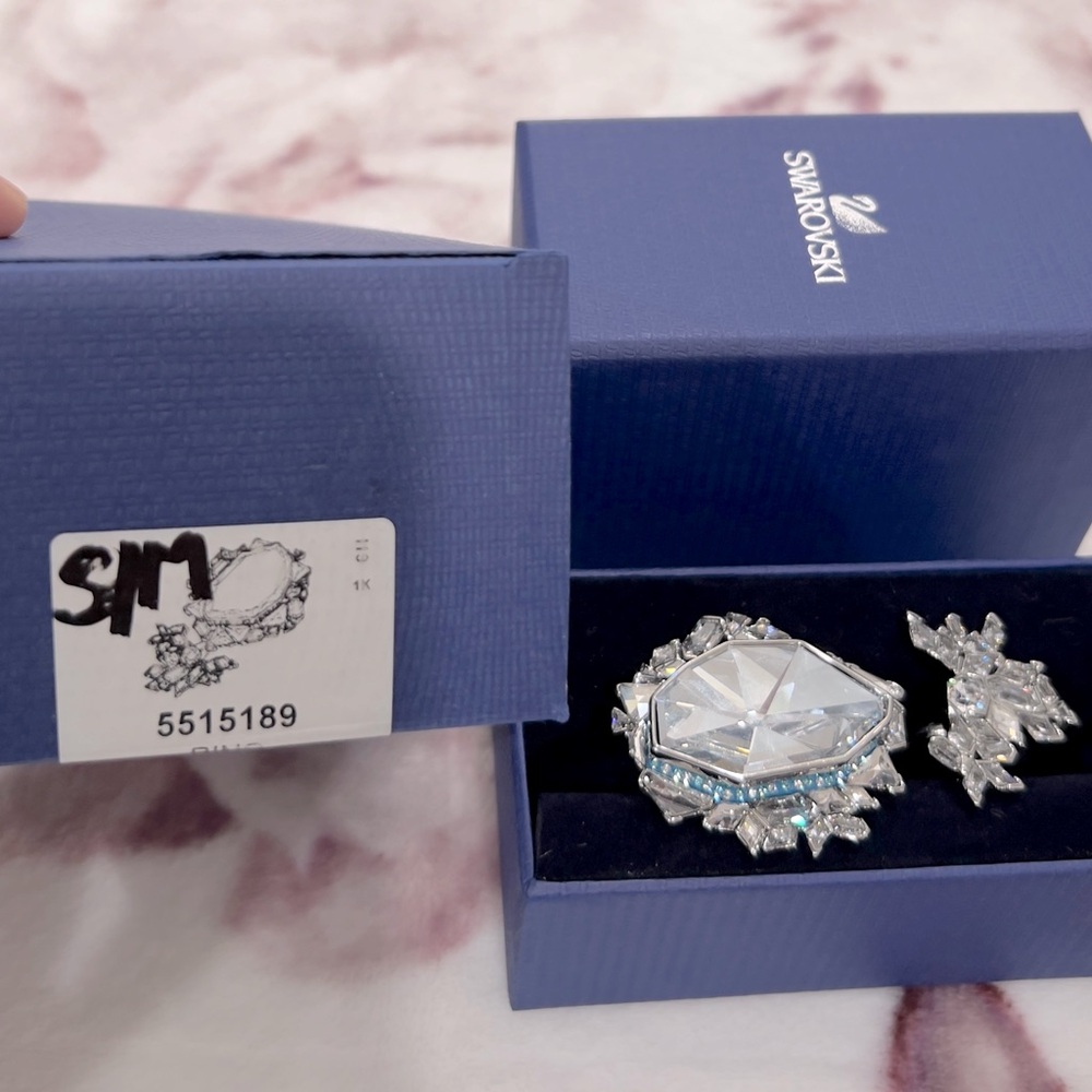 Swarovski  Ring 52=55
 6 & 7